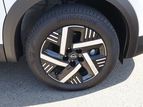 Used 2025 Nissan Kicks SV FWD image 10