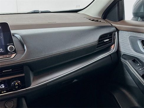 Used 2023 Nissan Rogue SV image 23