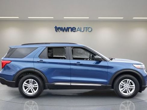Used 2022 Ford Explorer XLT w/ Equipment Group 202A AWD/4WD image 8
