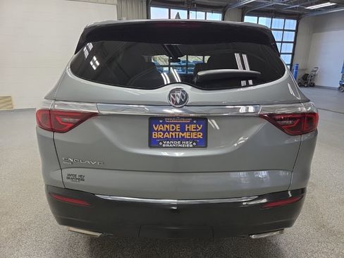 Used 2023 Buick Enclave Essence image 6