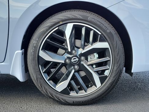 Certified 2025 Nissan Versa SR w/ Trunk Package image 5