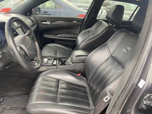 Used 2019 Chrysler 300 S RWD image 10