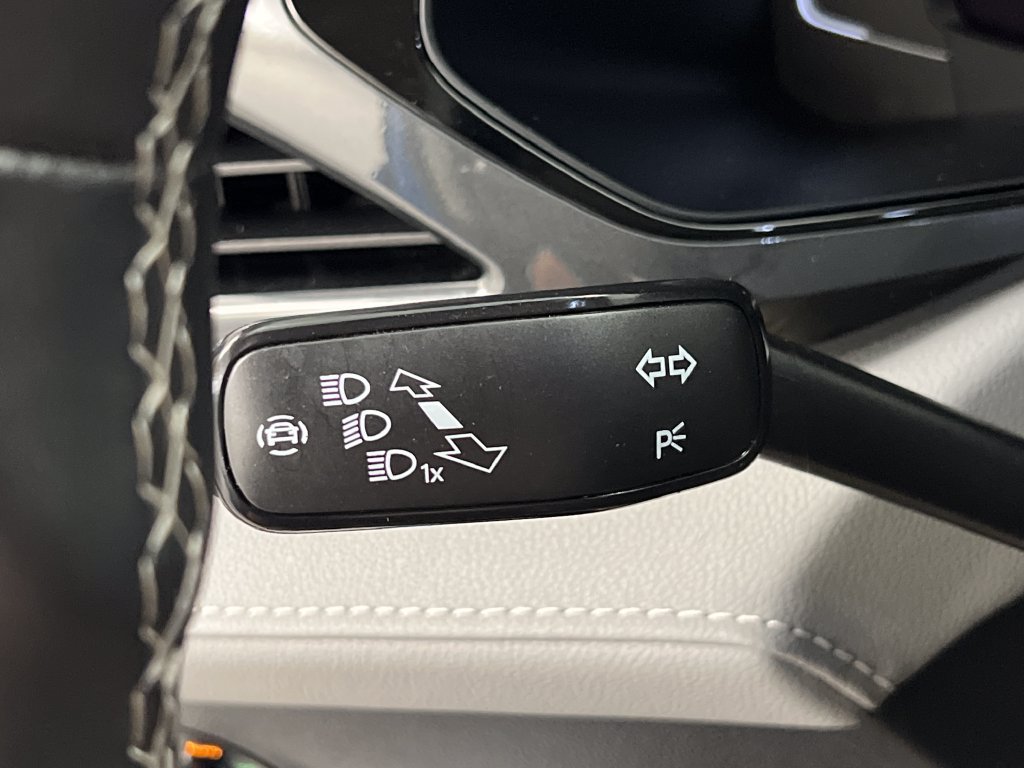 Used 2022 Volkswagen Taos SEL w/ Panoramic Sunroof Package AWD/4WD image 50