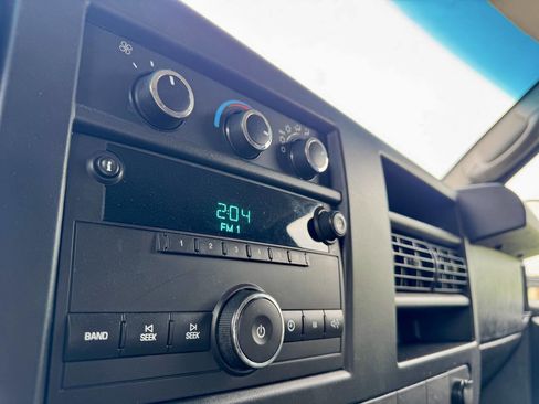 Used 2014 Chevrolet Express 2500 RWD image 16