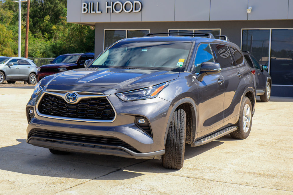 Used 2022 Toyota Highlander LE FWD image 25