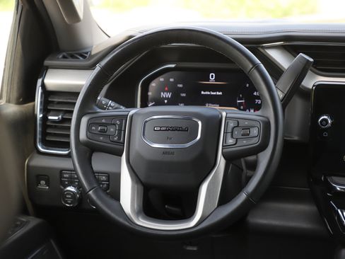 Used 2025 GMC Sierra 2500 Denali AWD/4WD image 18