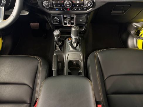 Used 2024 Jeep Wrangler Unlimited Sahara w/ Safety Group AWD/4WD image 16