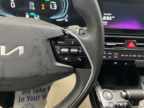 Used 2024 Kia Niro EX Touring image 25