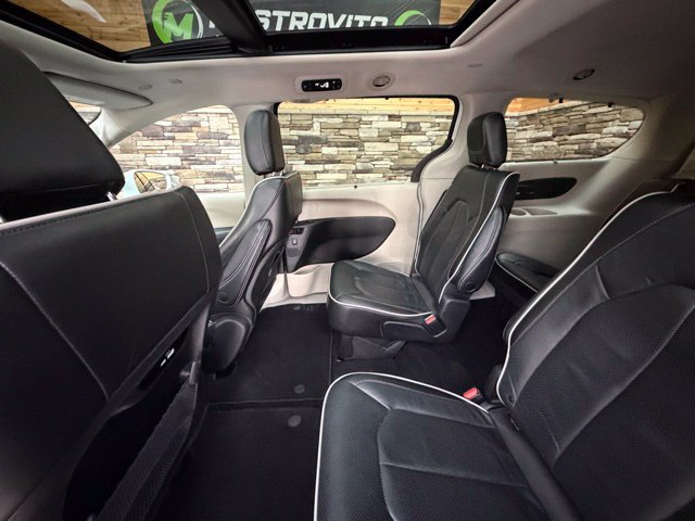 Used 2022 Chrysler Pacifica Limited FWD image 30