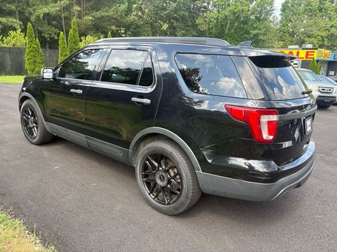 Used 2017 Ford Explorer FWD image 5