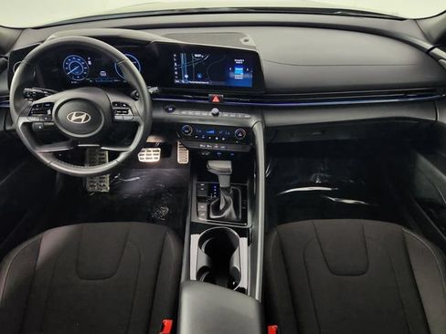 Certified 2025 Hyundai Elantra SEL FWD image 18