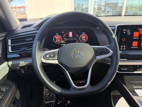 Certified 2026 Volkswagen Atlas Peak Edition AWD/4WD image 17