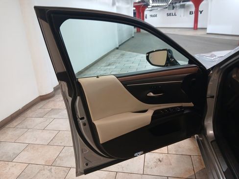 Used 2024 Lexus ES 350 w/ Premium Package FWD image 10