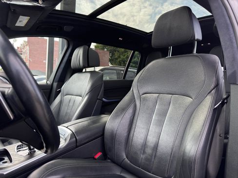 Used 2022 BMW X7 xDrive40i w/ Premium Package image 16