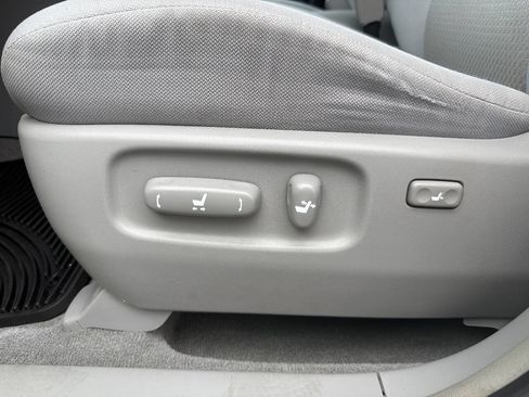 Used 2007 Toyota Highlander 4WD V6 w/ 3rd Row image 35