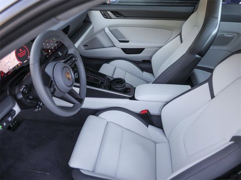 Certified 2025 Porsche 911 Carrera image 15