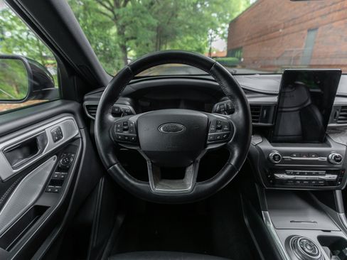 Used 2020 Ford Explorer Platinum w/ Premium Technology Package AWD/4WD image 5