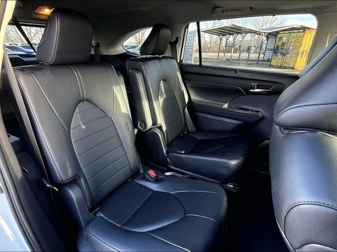 Used 2024 Toyota Highlander LE image 38