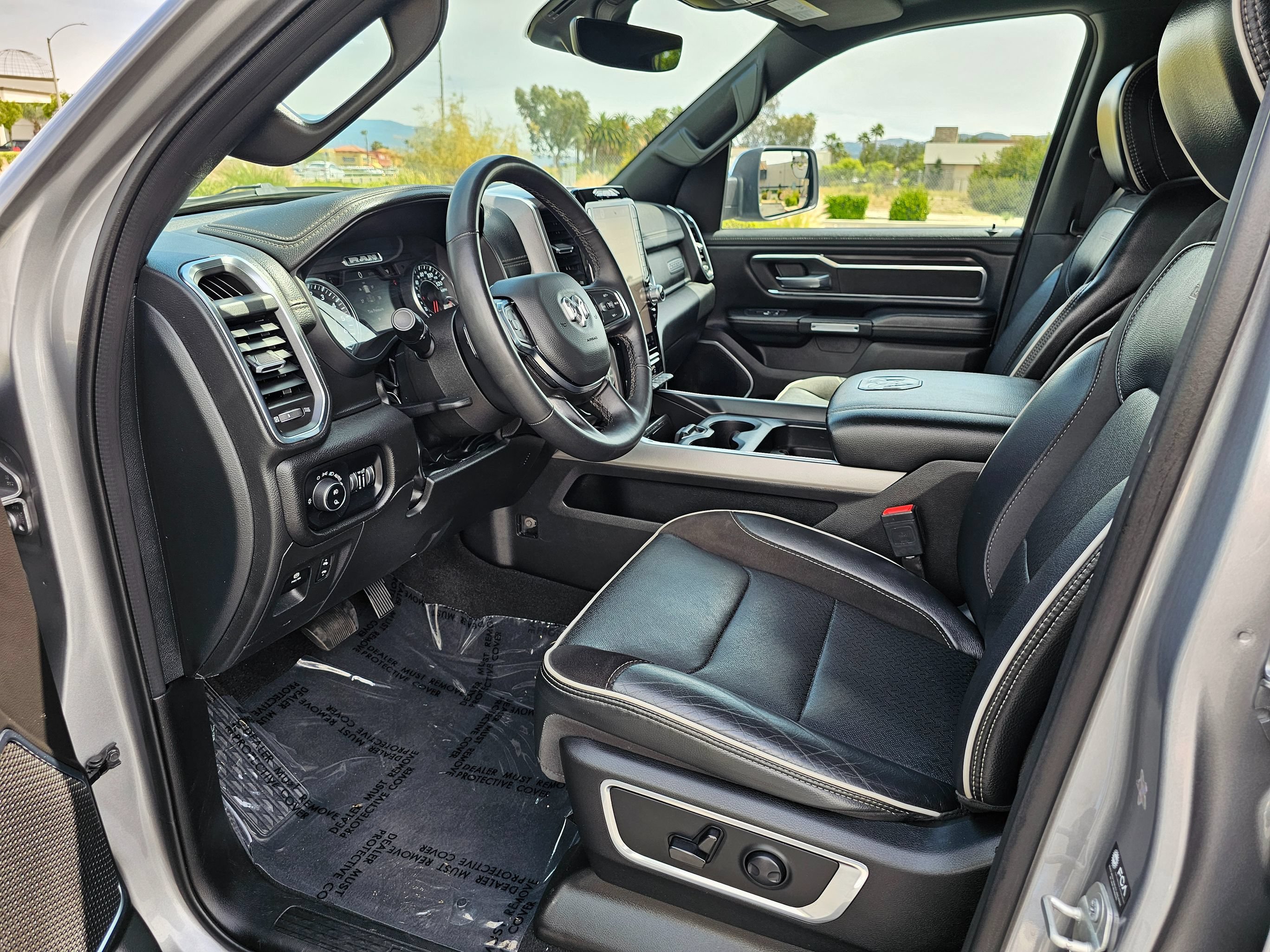 Used 2025 RAM 1500 Laramie AWD/4WD image 16