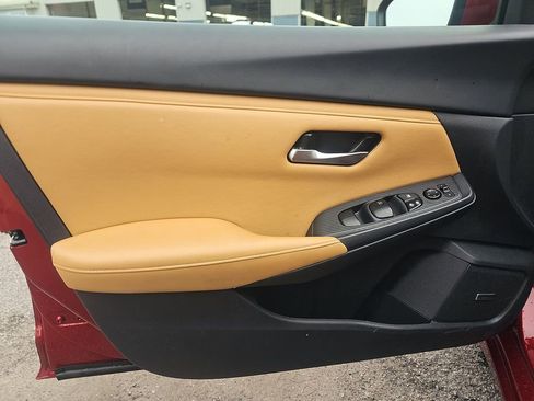 Used 2024 Nissan Sentra SV w/ SV Premium Package image 11