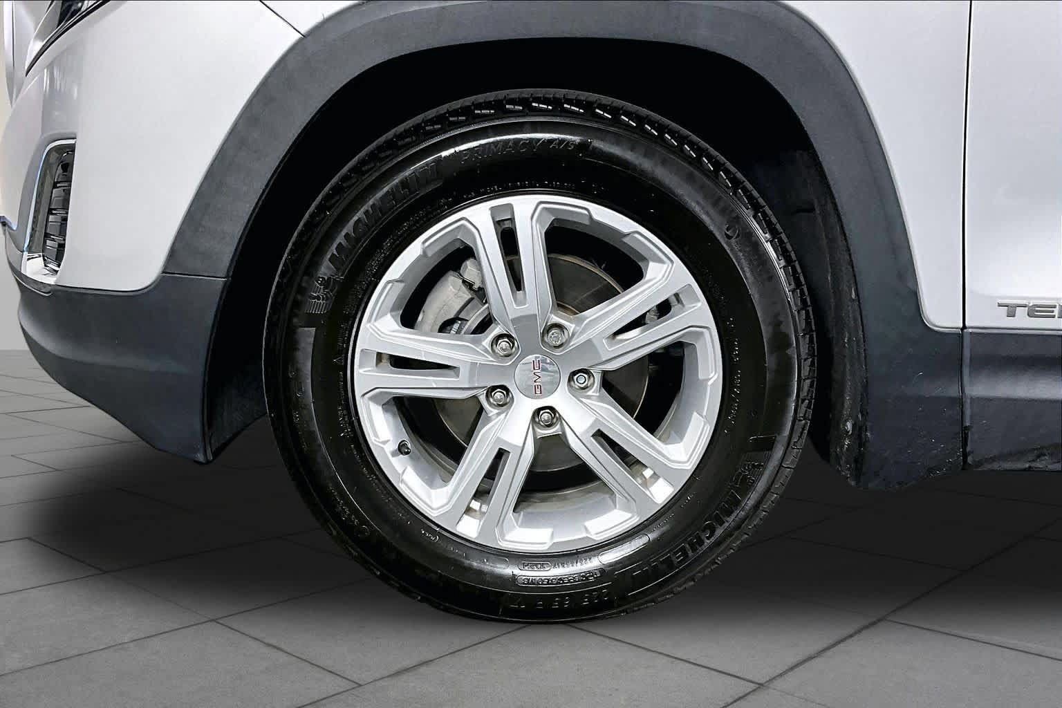 Used 2020 GMC Terrain SLE w/ Driver Convenience Package FWD image 10