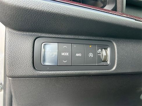 Used 2025 Chevrolet Traverse Z71 w/ Driver Confidence Package image 18