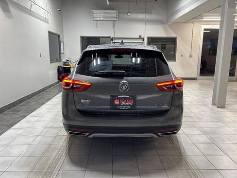 Used 2018 Buick Regal Essence w/ Driver Confidence Package #1 image 3