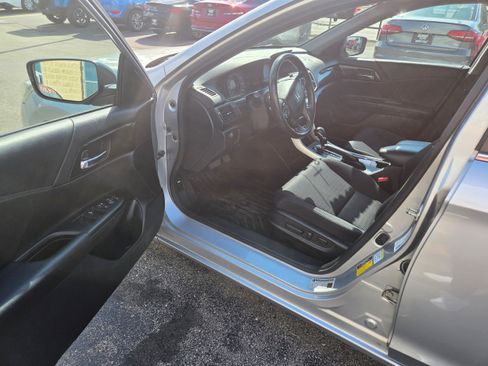 Used 2015 Honda Accord Sport image 5