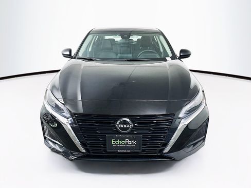 Used 2024 Nissan Altima 2.5 SV FWD image 2