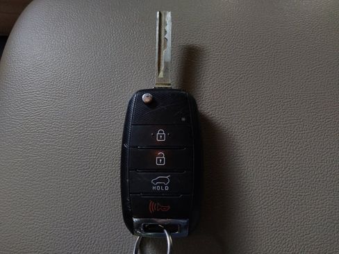 Used 2017 Kia Sorento LX FWD image 32