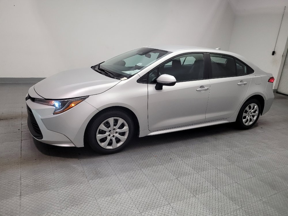 Used 2025 Toyota Corolla LE FWD image 2