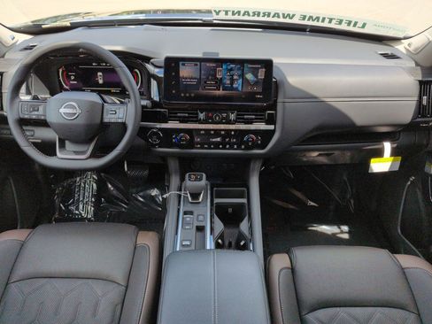 New 2026 Nissan Pathfinder Platinum FWD image 17