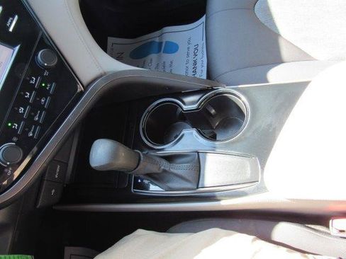 Used 2020 Toyota Camry LE image 20