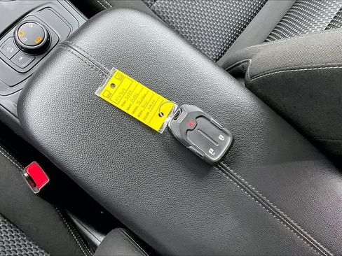 Used 2024 GMC Terrain SLE image 32