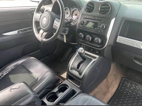 Used 2014 Jeep Compass Latitude w/ Sun/Sound Group AWD/4WD image 11