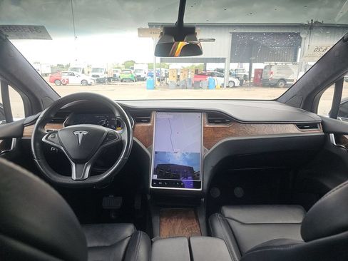 Used 2019 Tesla Model X 75D AWD/4WD image 4