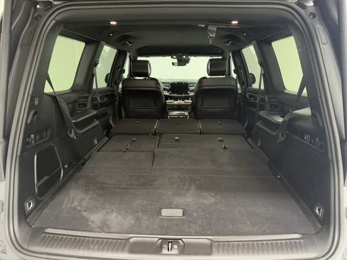 Used 2024 Jeep Wagoneer Series II w/ Flexible Seating Group image 52