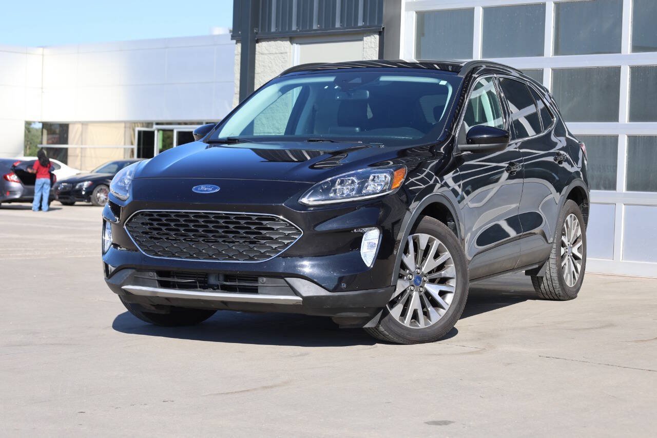 Used 2021 Ford Escape Titanium AWD/4WD image 3