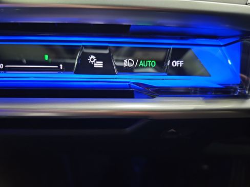 Certified 2025 BMW 760i xDrive w/ Executive Package AWD/4WD image 28
