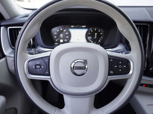 Used 2020 Volvo XC60 T5 Momentum w/ Protection Package FWD image 18