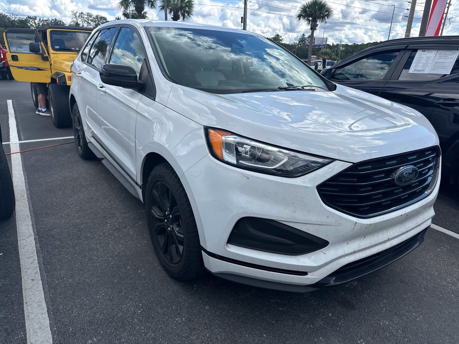 Used 2022 Ford Edge SE w/ Black Appearance Package AWD/4WD image 2