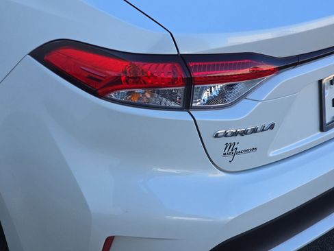 Used 2021 Toyota Corolla LE image 40