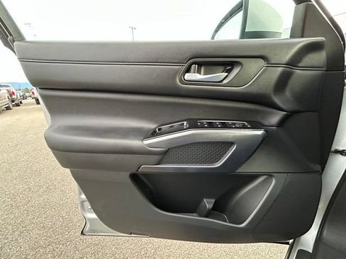 Certified 2025 Nissan Pathfinder SL AWD/4WD image 29