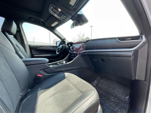 New 2025 Jeep Grand Cherokee L Altitude image 29