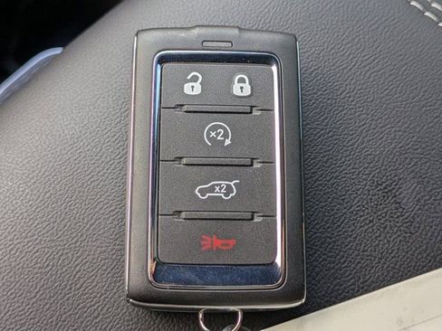 New 2025 Jeep Grand Cherokee Altitude image 25