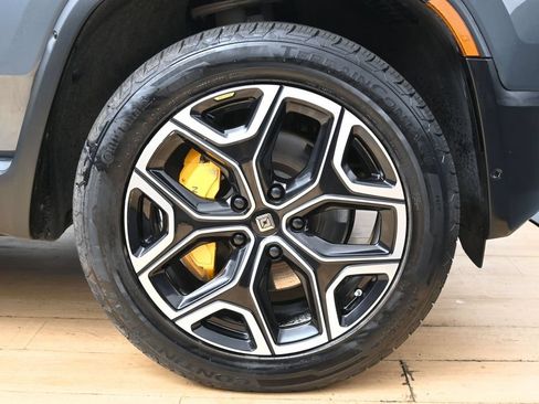 Used 2023 Rivian R1S Adventure AWD/4WD image 13