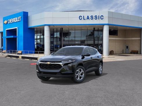 New 2026 Chevrolet Trax LS w/ LS Convenience Package FWD image 8