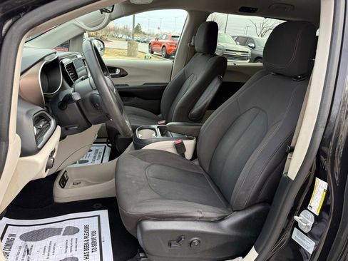 Used 2017 Chrysler Pacifica Touring Plus image 26