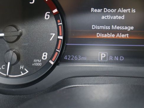 Used 2021 Nissan Titan PRO-4X w/ Pro-4x Convenience Package AWD/4WD image 11