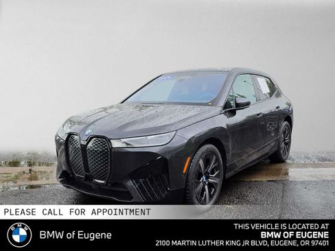 Used 2024 BMW iX xDrive50 w/ Sport Package AWD/4WD image 7